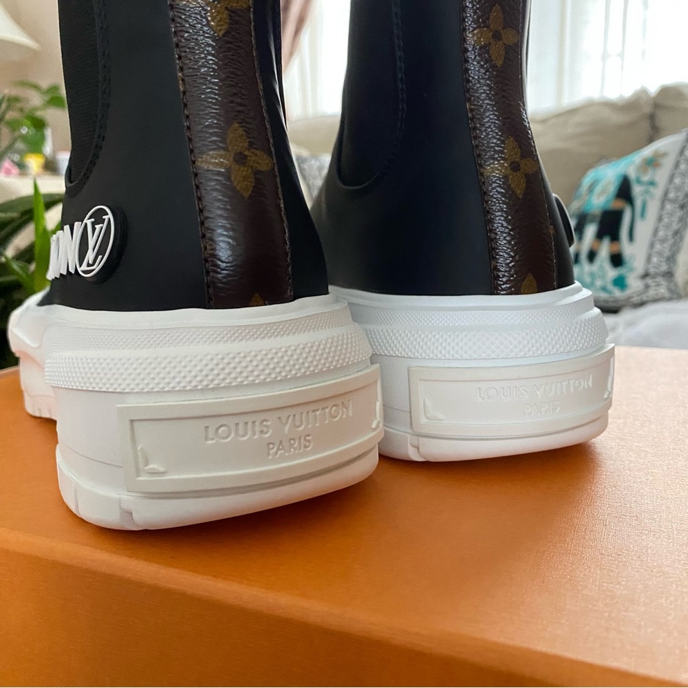 Authentic Louis Vuitton “Squad” Sneaker Boot - Picture 8 of 8